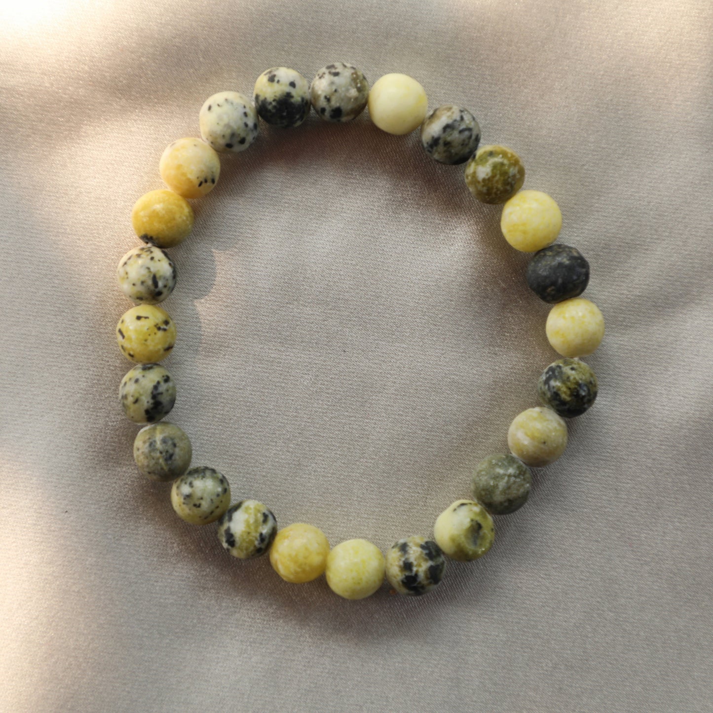 Polished green Serpentine crystal used for healing, energy flow, and emotional balance. Ideal for grounding, kundalini awakening, and spiritual transformation.