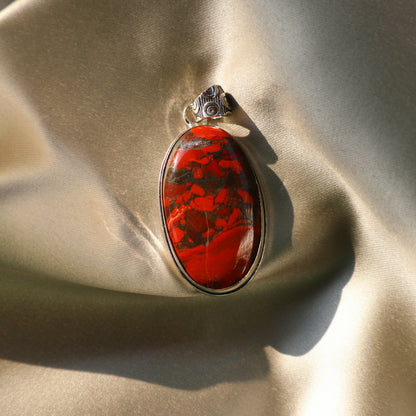 Agate healing stone supporting emotional resilience, focus, and self-reflection