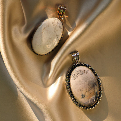 Howlite crystal with striking white color and dark grey veining, symbolizing calmness, awareness, and emotional healing. Ideal for Crown Chakra work and meditation.