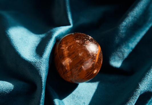 Tiger’s Eye crystal for confidence, focus, and energy alignment.